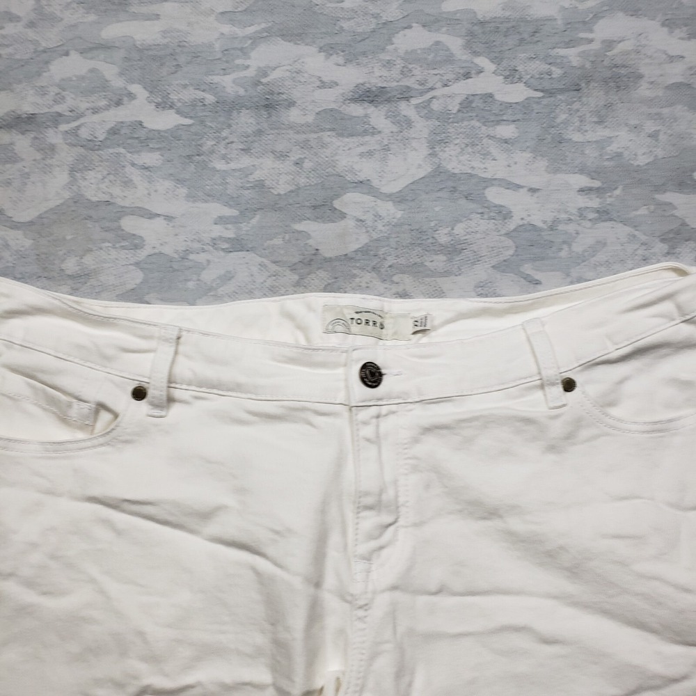 Torrid Shorts Womens 22 White Lace Trim High Rise Stretch Raw Hem - Picture 3 of 13
